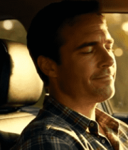 车内男子闭眼休息素材14757#横屏 