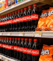 超市货架上的可乐与薯片12435#横屏 