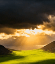 草原山谷阳光穿透乌云景象9171#横屏 