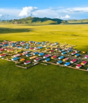 草原上彩色房屋聚落俯瞰6286#横屏 