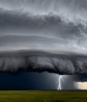 草原上空巨大积雨云景象13102#横屏 