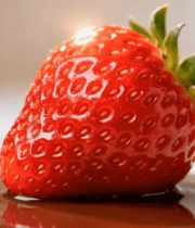 草莓置于巧克力酱上特写10972#横屏 