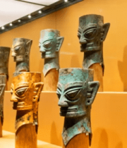 博物馆内青铜器文物陈列13582#横屏 