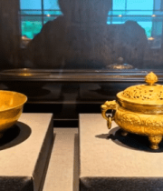 博物馆展示古代金质文物7108#横屏 