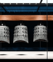 	 博物馆内陈列的青铜编钟(1)13658#横屏 