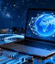 笔记本电脑置于电路板上画面6628#横屏 