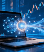 笔记本电脑前的金融数据画面11014#横屏 