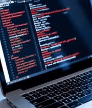 	 笔记本电脑显示编程代码画面816#横屏 