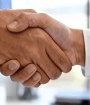 办公室内商务人士握手场景11772#横屏 