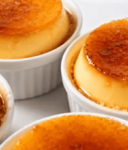 白色容器中的焦糖布丁(1)14332#横屏 