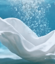 	 白色织物水中下沉带气泡13075#横屏 