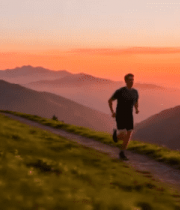 山间男子夕阳下跑步11564#横屏 