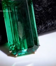  祖母绿宝石特写7670#竖屏 	 