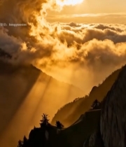  云海之上的阳光穿透云层景象2648#竖屏 	 