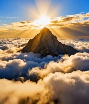  云海中高耸的山峰与日出景象4274#竖屏 	 