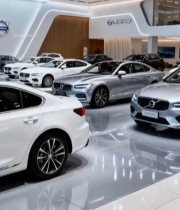  展厅内停放多辆沃尔沃汽车3758#竖屏 	 