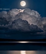  月夜湖面与云层景象6422#竖屏 	 