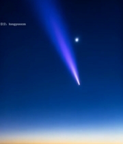  夜空彗星海面景象1418#竖屏 	 