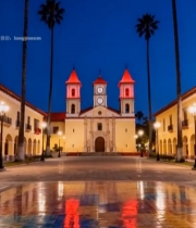  夜晚教堂及周边广场景象323#竖屏 	 