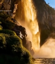  阳光照耀下的壮丽瀑布景观1773#竖屏 	 