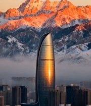  雪山下的城市高楼景观1001#竖屏 	 