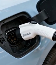  新能源汽车充电特写(1)3769#竖屏 	 