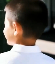  小男孩特写微笑画面3675#竖屏 	 