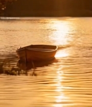  夕阳下湖面小船风景(1)2137#竖屏 	 