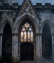  雾中欧式教堂建筑入口4076#竖屏 	 