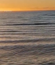  夕阳下波光粼粼的水面(3)7243#竖屏 	 