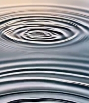  水滴落入水面形成涟漪画面6854#竖屏 	 