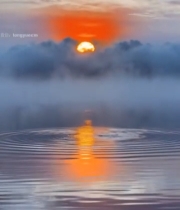  水面上的日出景象(1)7043#竖屏 	 