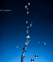  水滴飞溅微距画面4407#竖屏 	 