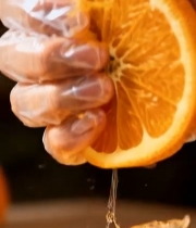  手挤橙子果汁流出画面3812#竖屏 	 