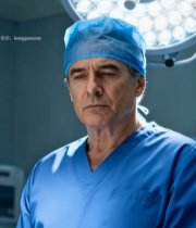  手术室中的外科医生特写(1)7747#竖屏 	 