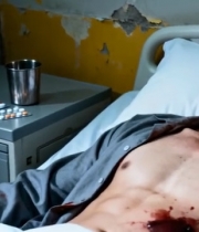  受伤男子躺病床6776#竖屏 	 