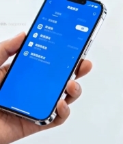  手持手机展示手机界面(1)6046#竖屏 	 