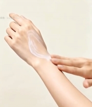  手部涂抹护肤品场景3668#竖屏 	 