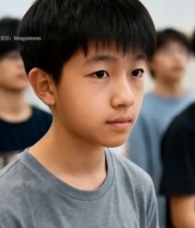  室内青少年群体活动场景3#竖屏 	 