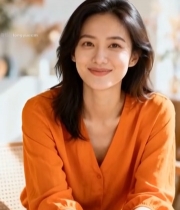  室内女子微笑特写1945#竖屏 	 