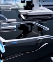  实验室中的智能眼镜素材3912#竖屏 	 