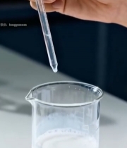  实验室手持滴管操作实验画面2364#竖屏 	 