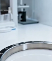  实验室金属环形零件特写4592#竖屏 	 