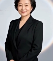  身着西装女性正面站立2458#竖屏 	 