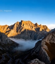  山间公路与壮丽山峰景观5306#竖屏 	 