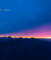  山间日出前的绚丽天空景色1351#竖屏 	 