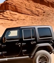  沙漠中越野车行驶3342#竖屏 	 