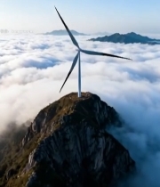  山顶云海中的风力发电机611#竖屏 	 
