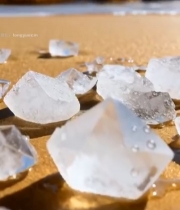  沙滩上的透明晶体近景画面6241#竖屏 	 