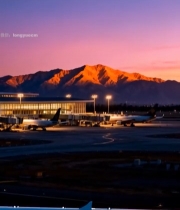  机场傍晚山景与飞机素材4268#竖屏 	 